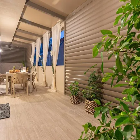Vedi Town Luxury דירה זקינטוס טאון